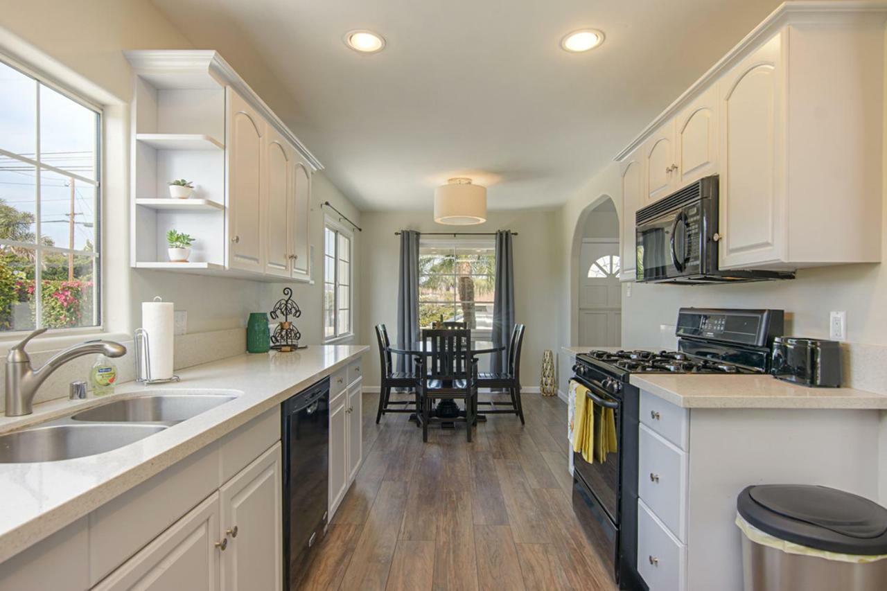 Ultimate Beach Bungalow - 1 Block From Beach - Huge Backyard Carlsbad Exterior photo